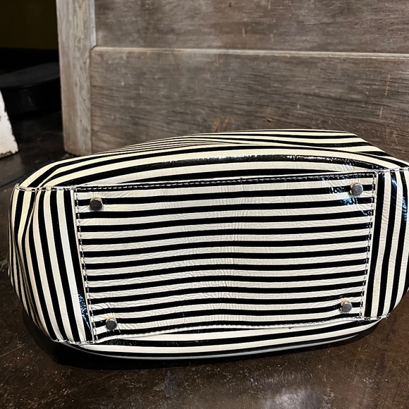 KATE SPADE NEW YORK Striped Patent Leather Handle Bag - Picture 4 of 5